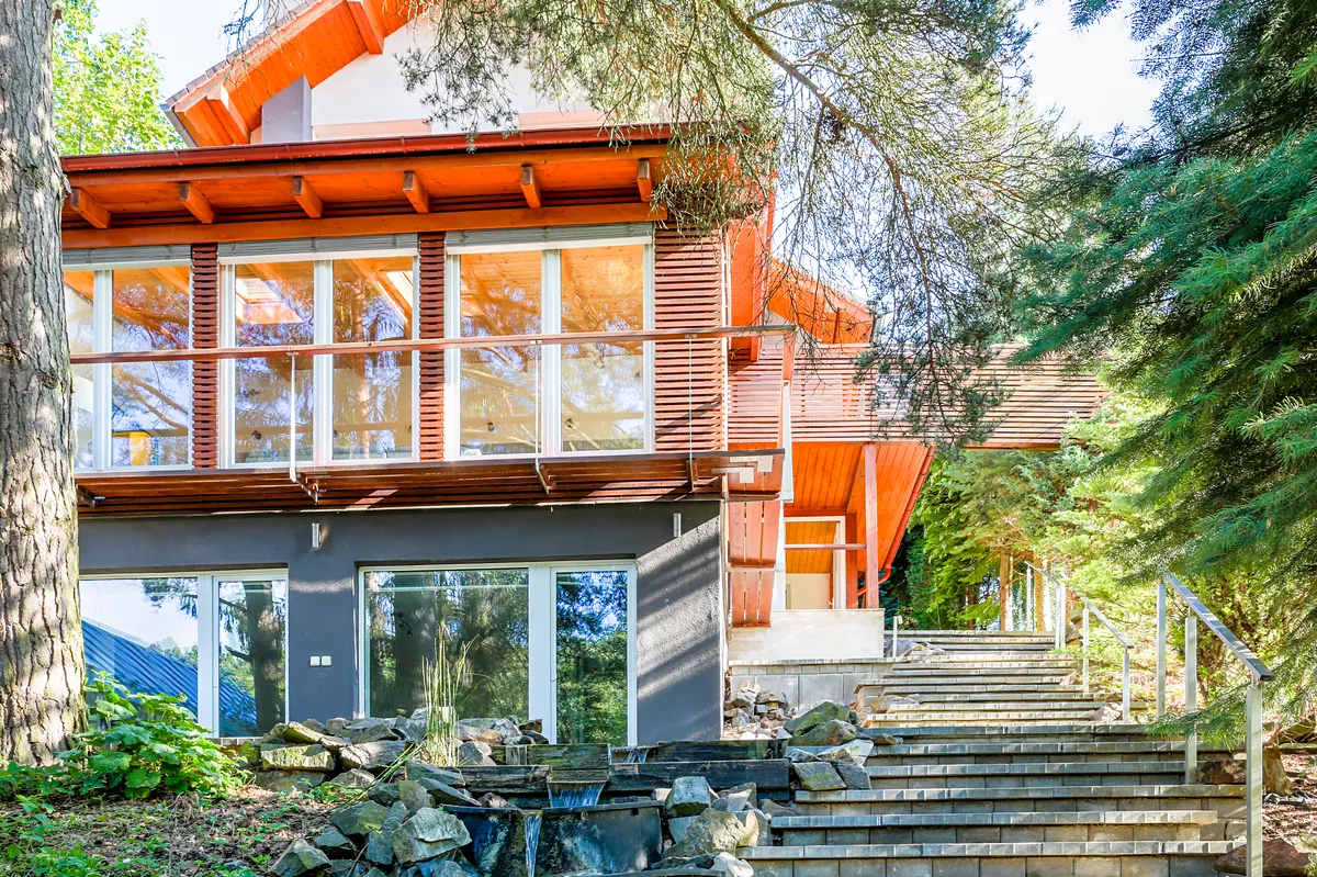 Pronájem vily 237 m², pozemek 1350 m²